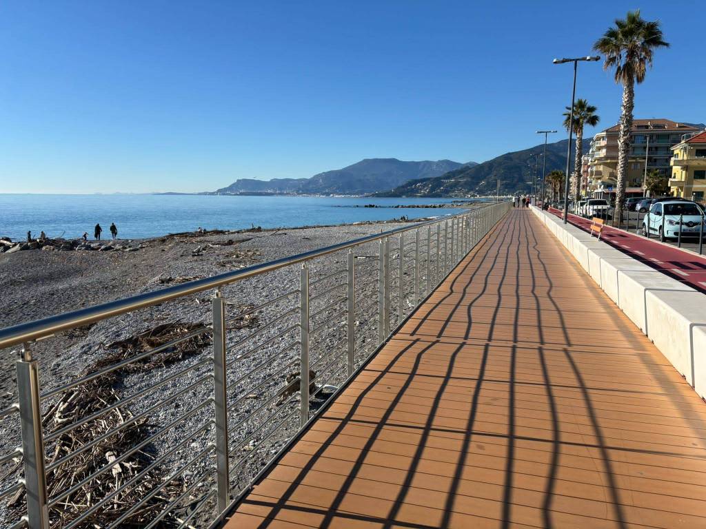 Casa indipendente a Ventimiglia in Via alla Spiaggia - Foto 5