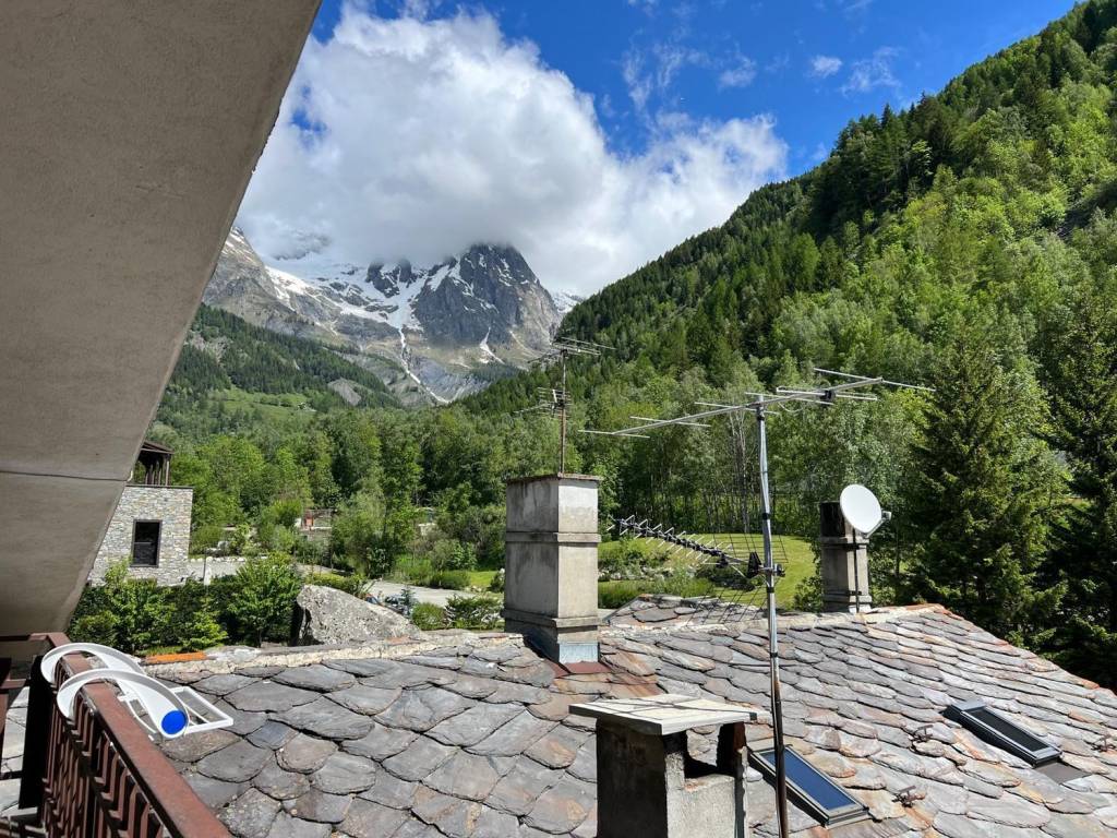 Appartamento a Courmayeur in Larzey - Entrèves - Foto 4