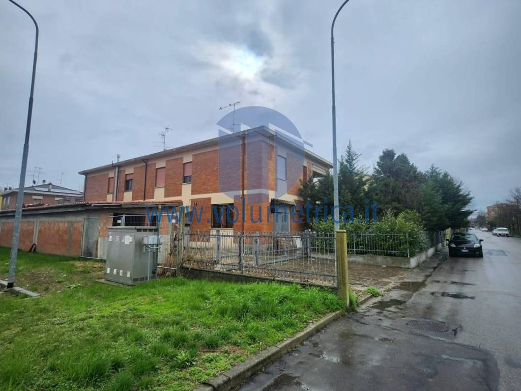 Appartamento a Mirandola in Via Piero Tosatti, 31 - Foto 3