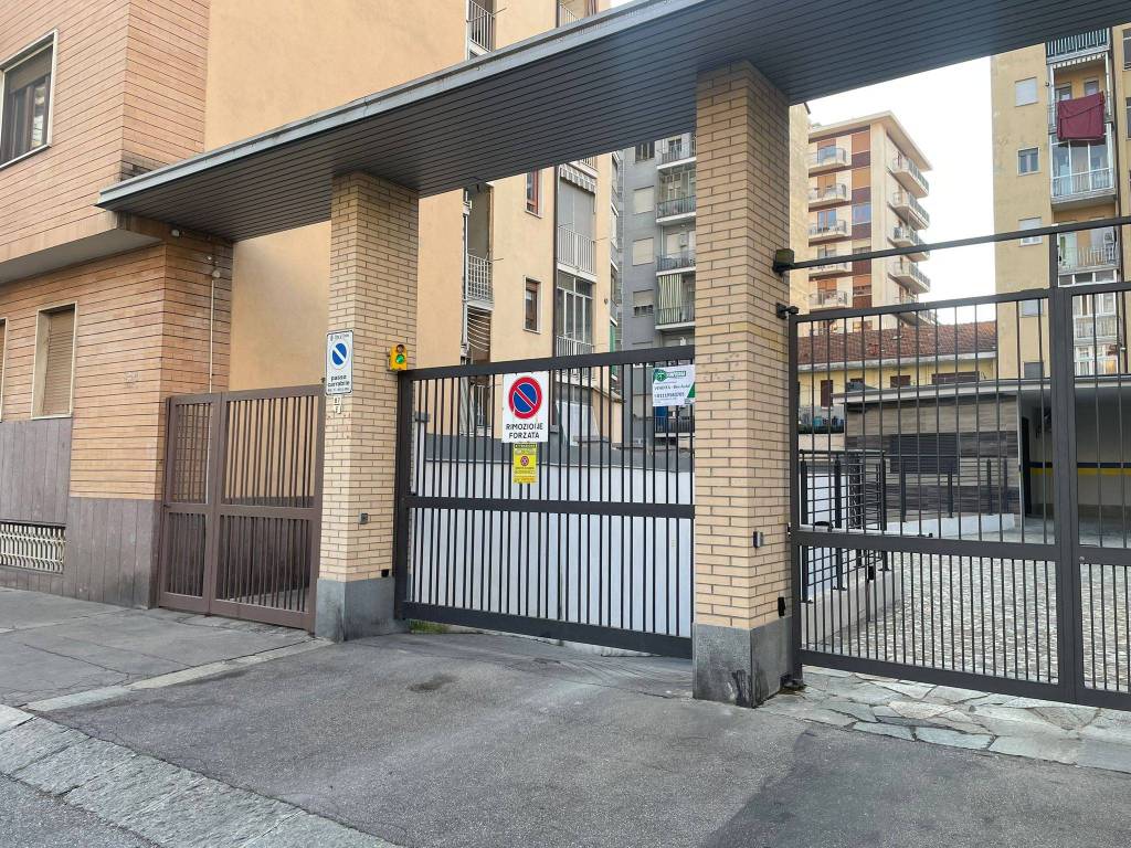 Box / garage a Torino in Via Mombarcaro, 91 - Foto 1