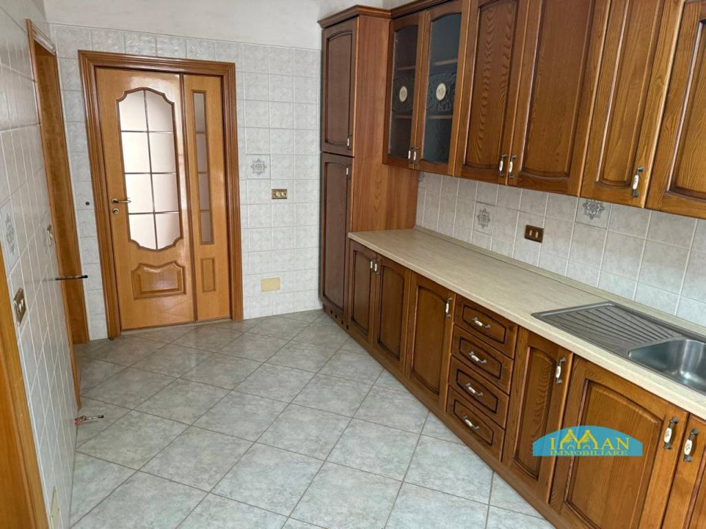 Casa indipendente a Ceglie messapica in Via Cesare Battisti - Foto 3