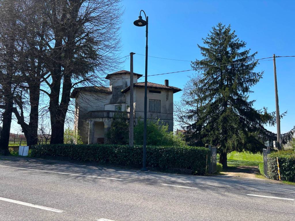 Villa a Medea in Via Sul Versa - Foto 2
