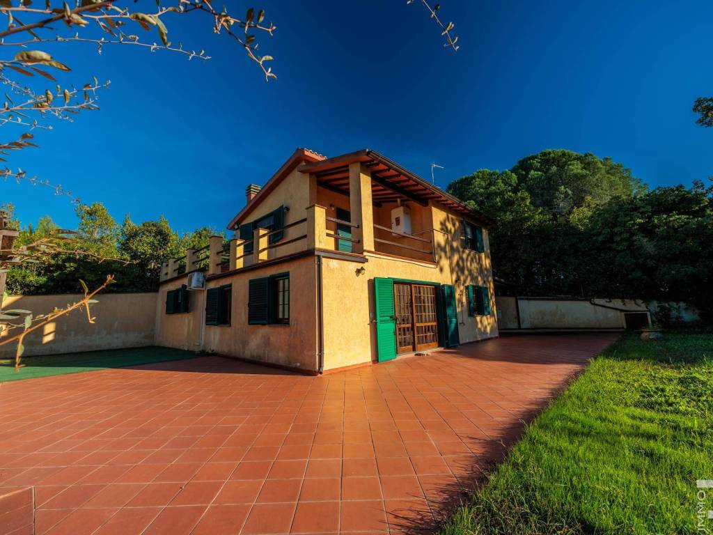 Villa a Orbetello in Via Luciano Raveggi - Foto 4
