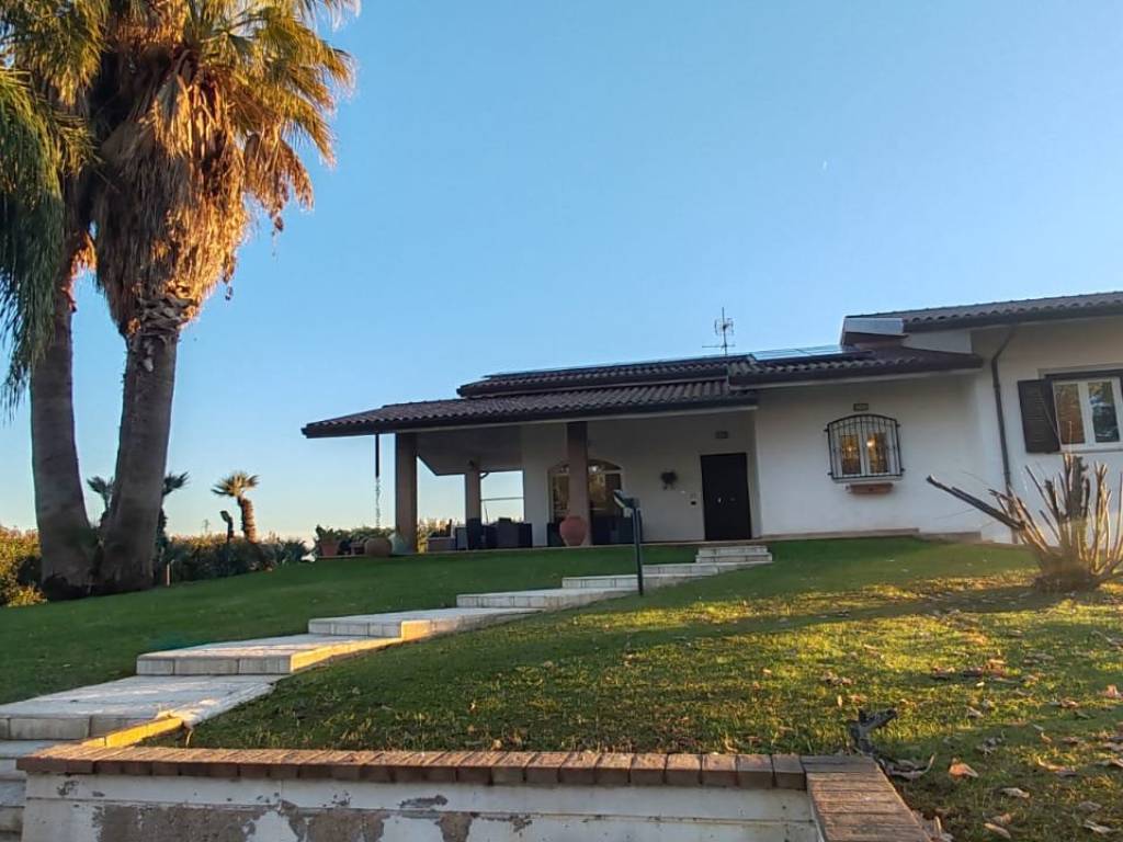 Villa a Cisterna di latina in Via Conca, 48 - Foto 3