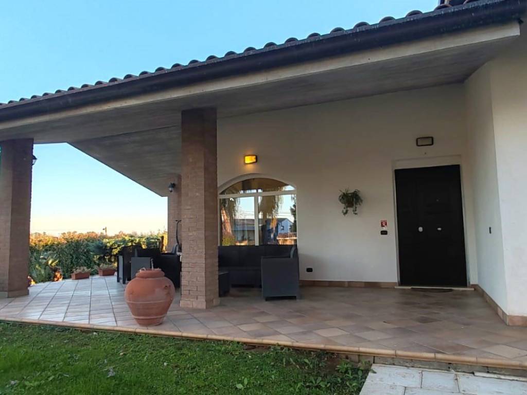 Villa a Cisterna di latina in Via Conca, 48 - Foto 4