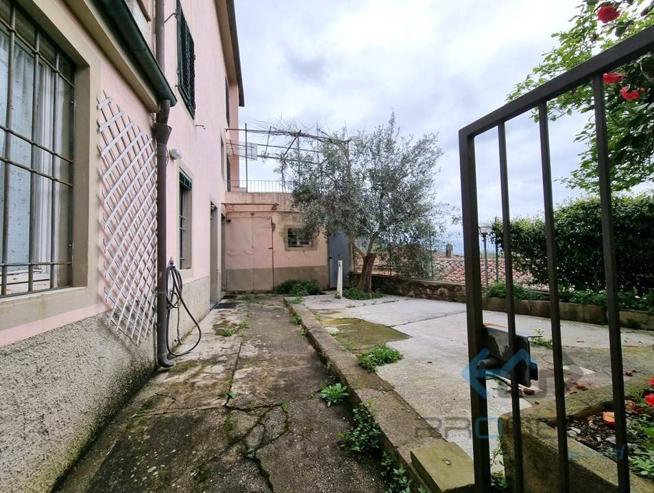 Villetta a schiera a Lucca in Via Giovanni Pacchini - Foto 3