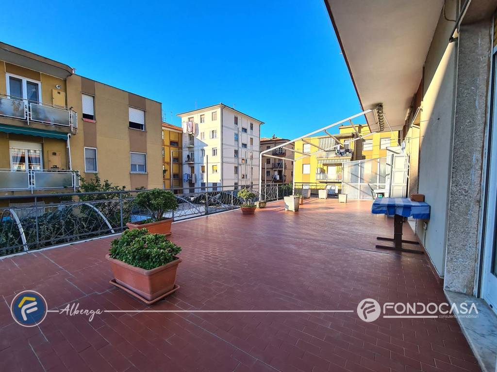 Appartamento a Albenga in Viale 8 Marzo - Foto 2