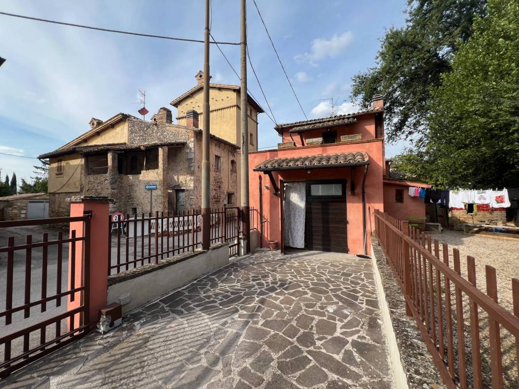 Casa indipendente a Spoleto in Via della Spina - Foto 3