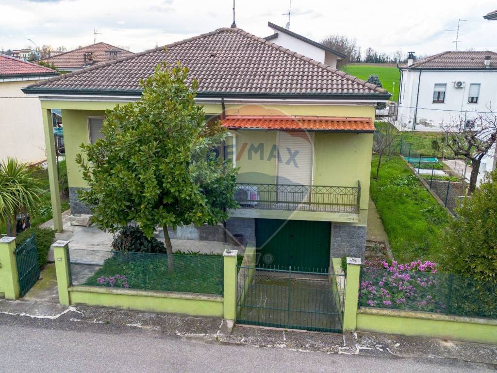 Casa indipendente a Fiorenzuola d'arda in Via V. Formaleoni, 8 - Foto 2