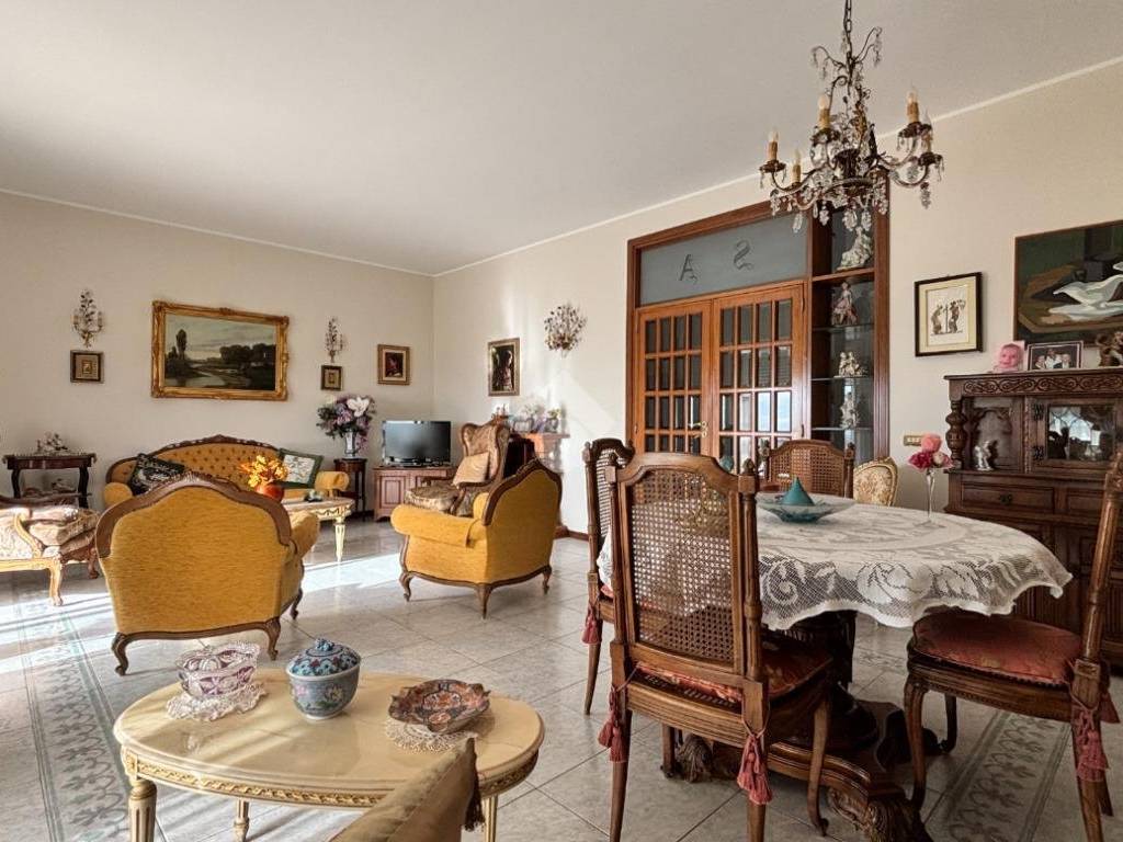 Appartamento a Napoli in Via San Giacomo dei Capri, 125 - Foto 2