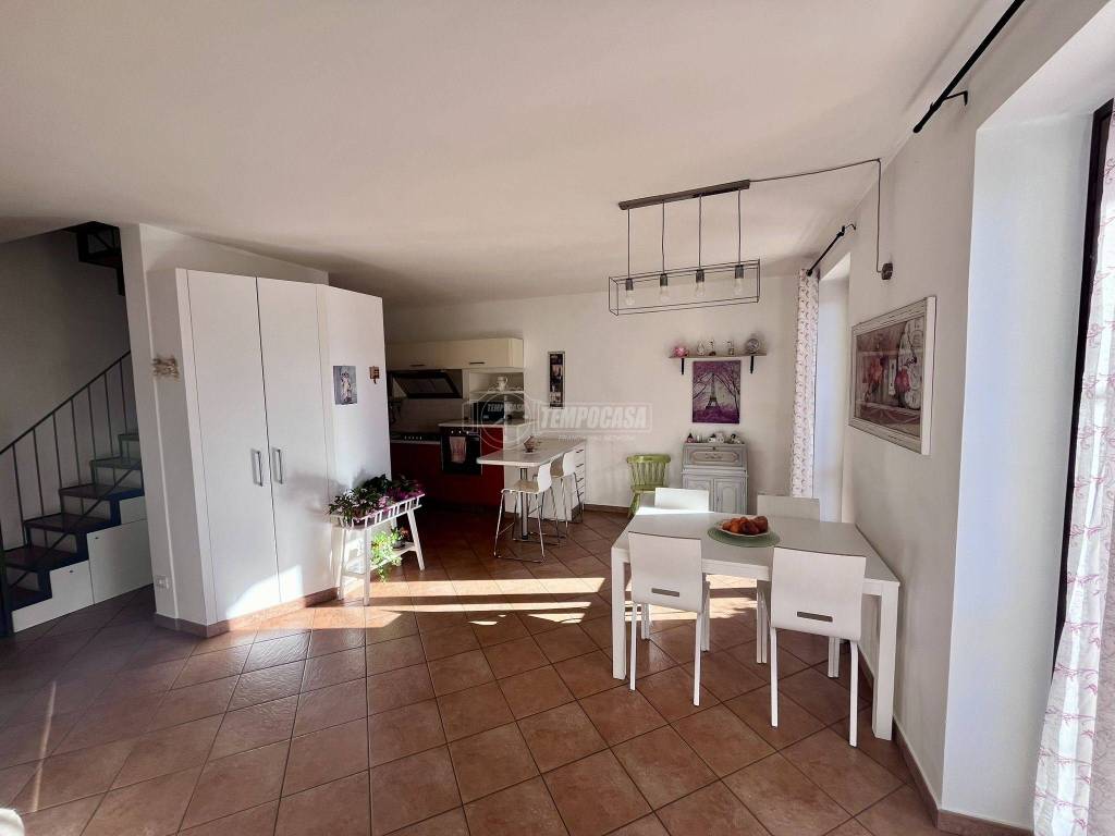 Appartamento a Luino in Vicolo della Gerla, Longhirolo 7 - Foto 3