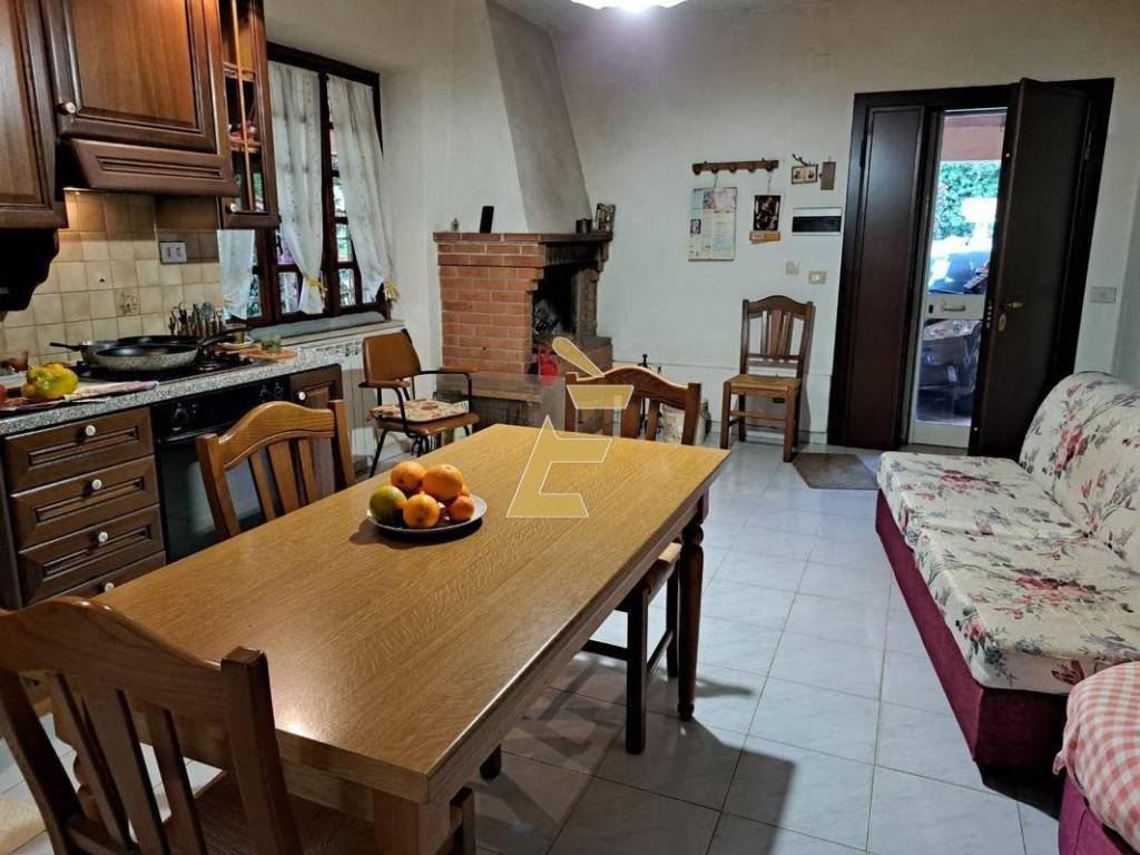 Villa a Aprilia in Via Delle Azalee, 27 - Foto 4