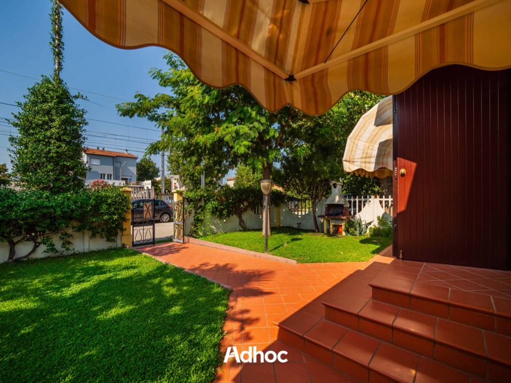 Villa a Mondolfo in Piazza dell'Unificazione, 4 - Foto 2