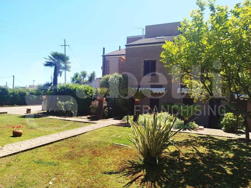 Palazzo / stabile a Vieste in Localita Coppitella, 34 - Foto 2