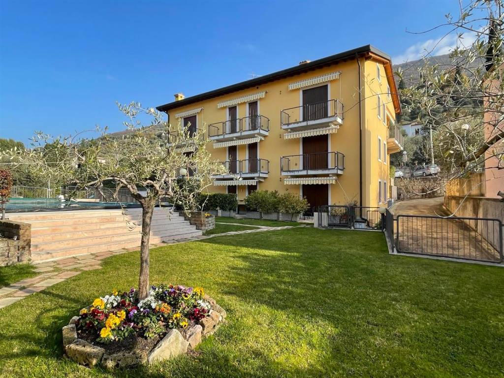 Appartamento a Torri del benaco in Via Giosuè Carducci - Foto 2