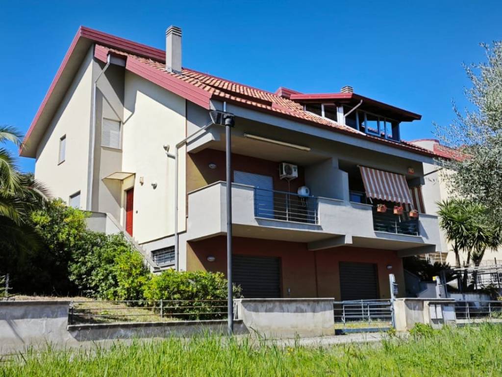 Villa a Montalto uffugo in Via Ferdinando II di Borbone - Foto 2