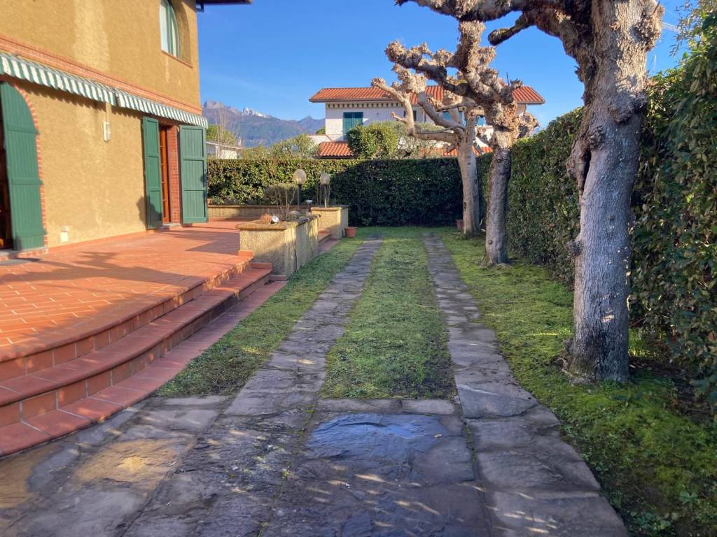Villa a Forte dei marmi in Via Francesco Carrara - Foto 2