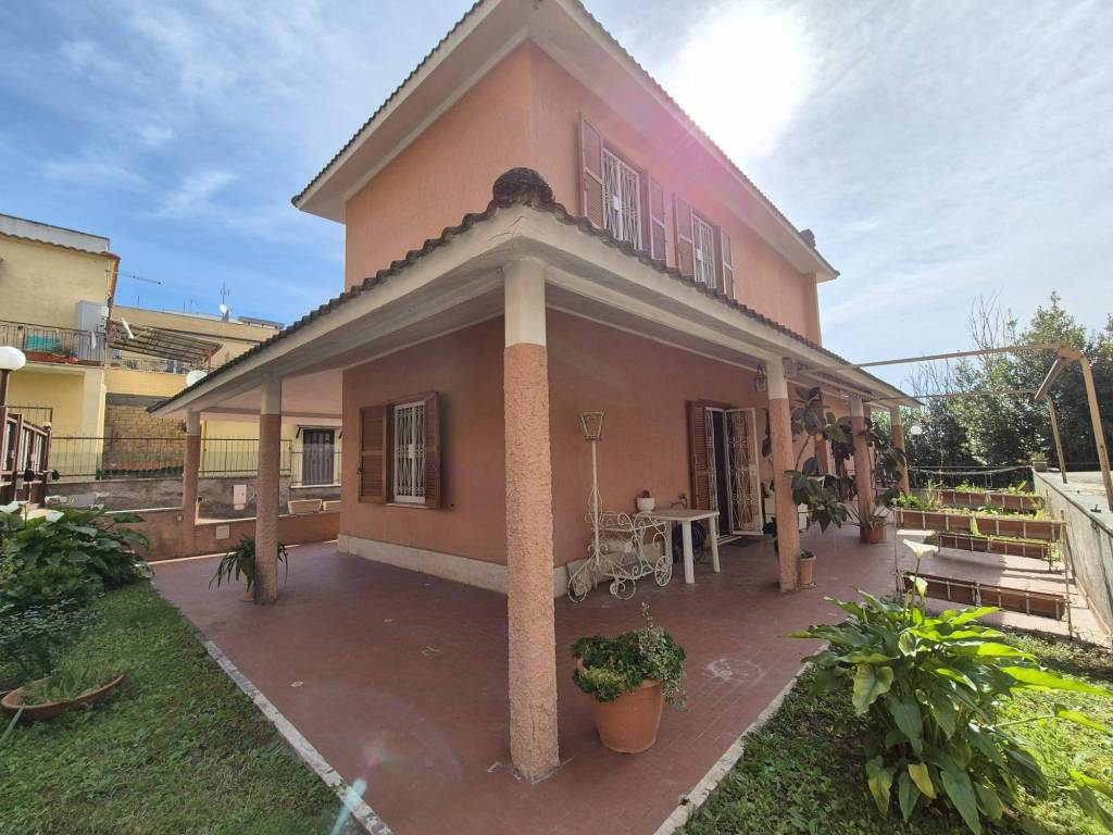 Villa a Roma in Via Vincenzo Sartori, 105 - Foto 1