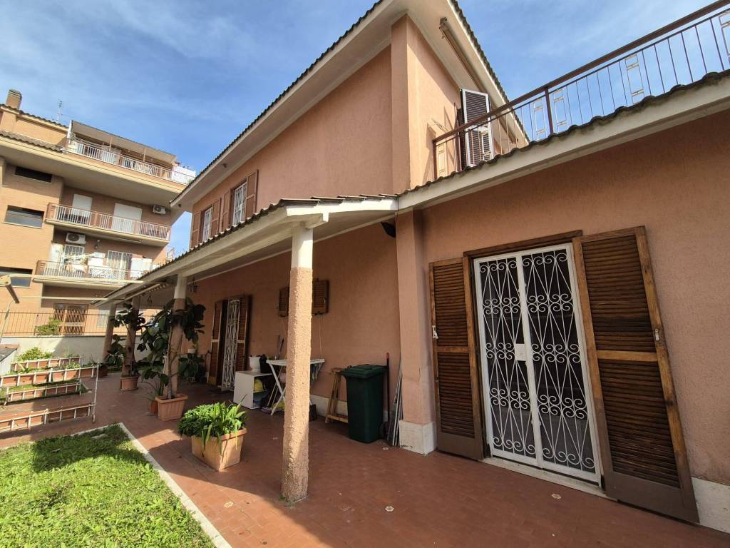 Villa a Roma in Via Vincenzo Sartori, 105 - Foto 2