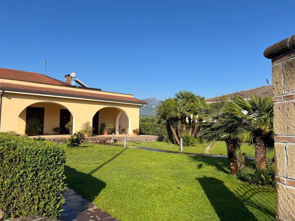 Villa a Dugenta in Via Nazionale - Foto 2