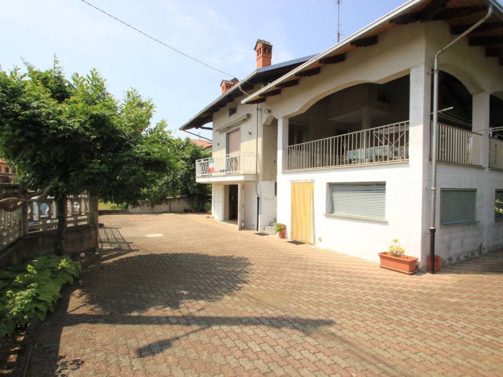Casa indipendente a Lessona in Via Adelchi Cerruti, 40 - Foto 2