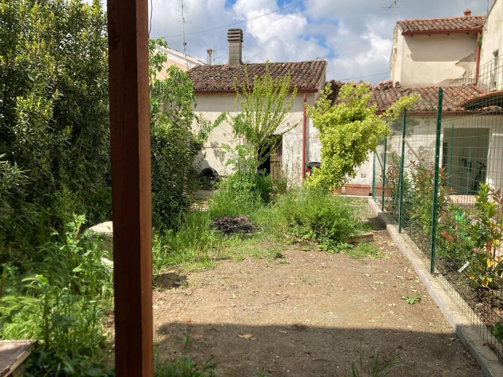 Casa indipendente a Mantova in Via della Certosa - Foto 3