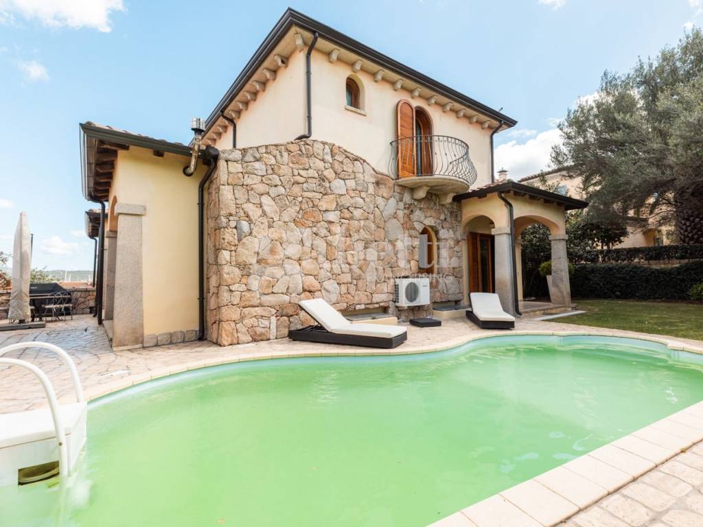 Villa a Olbia in via Salvatore Quasimodo, 27 - Foto 2