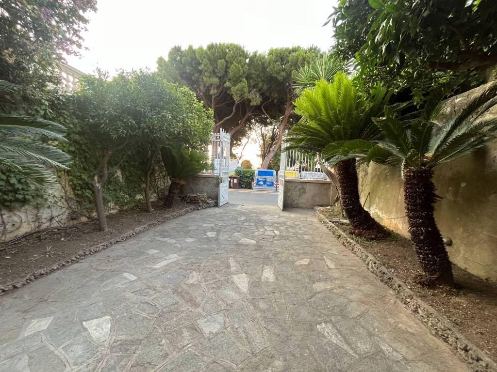 Casa indipendente a Spotorno in Via Camillo Benso di Cavour, 7 - Foto 4