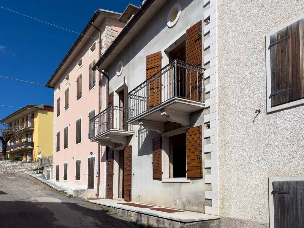 Appartamento a Erbezzo in Contrada Melotti - Foto 2