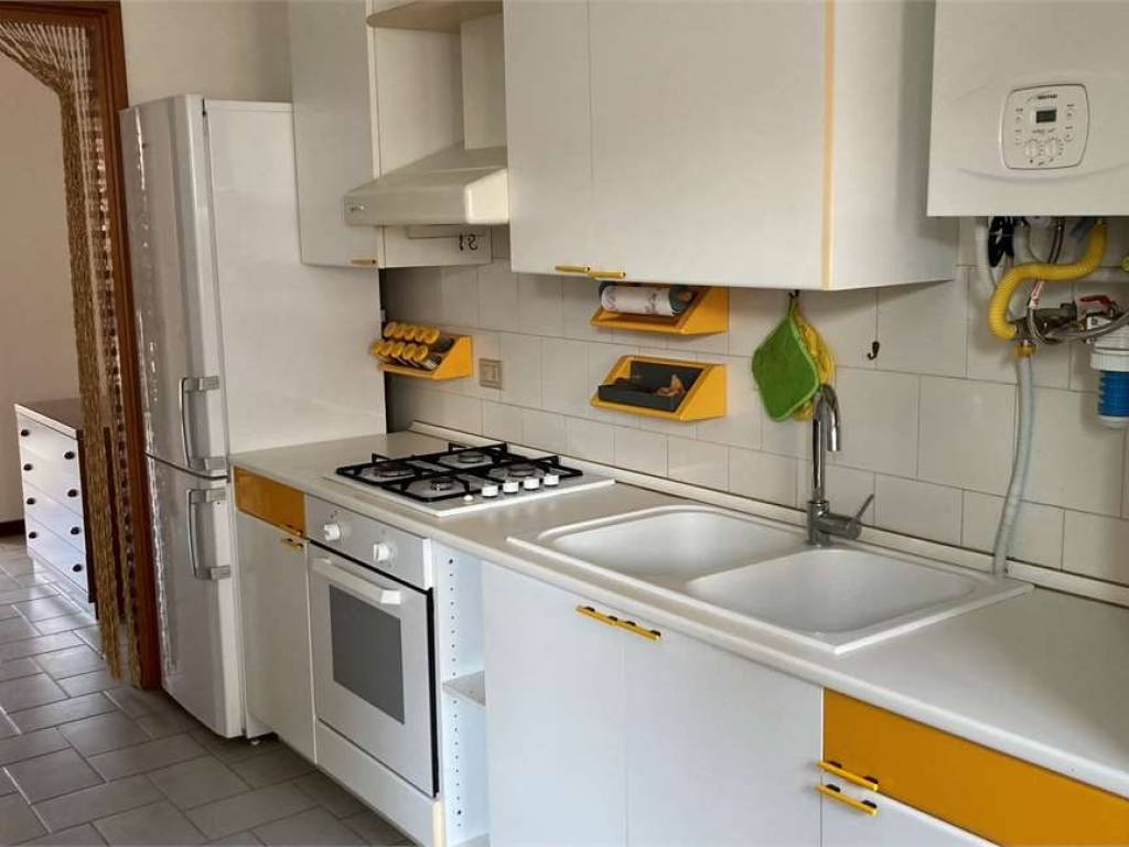 Appartamento a Azzate in via Tiziano, 8 - Foto 4