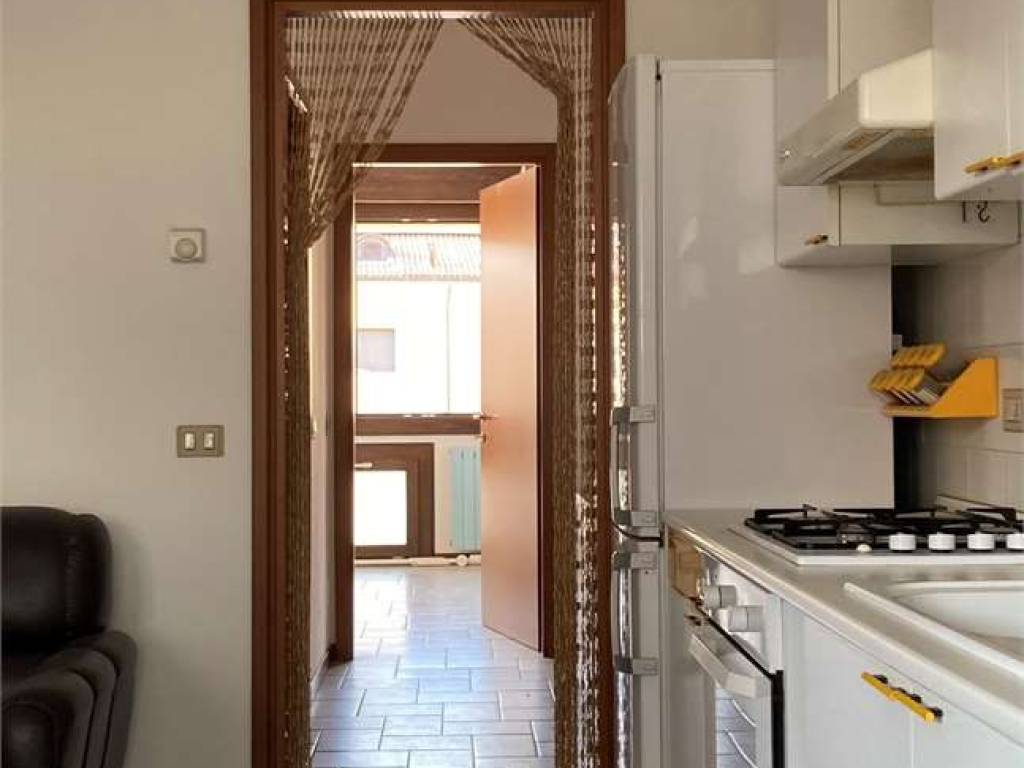 Appartamento a Azzate in via Tiziano, 8 - Foto 5