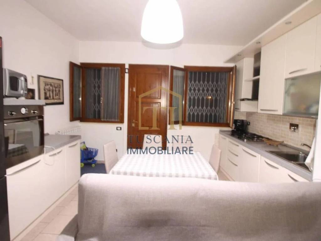 Appartamento a Colle di val d'elsa in Area Residenziale Campolungo Agrestone - Querciolaia - Foto 2