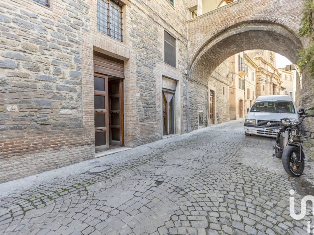 Box / garage a Matelica in Via Guglielmo Oberdan, 32 - Foto 2