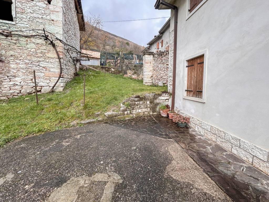 Casa indipendente a Fumane in Via Chiesa località Castello di Manune - Foto 4