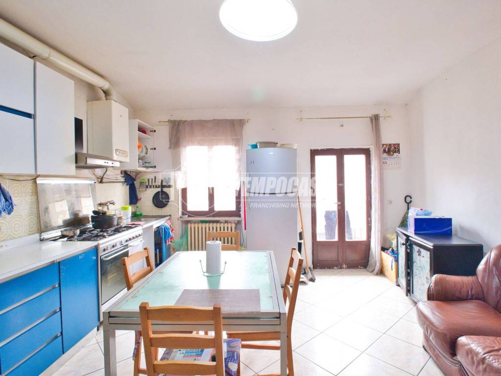 Appartamento a Trecate in Viale Mameli - Foto 3