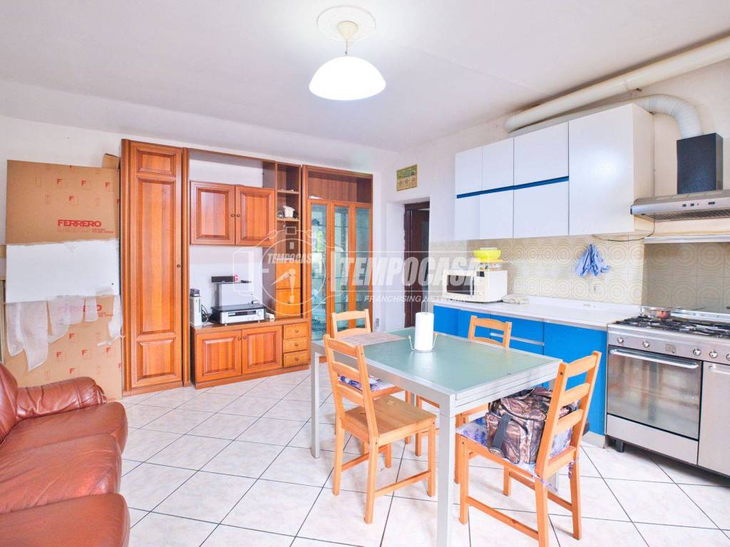 Appartamento a Trecate in Viale Mameli - Foto 4