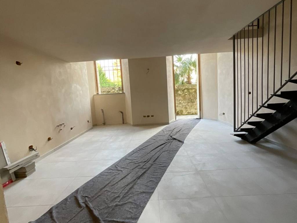 Appartamento a Cannobio in Via Paolo Zaccheo, 16 - Foto 2