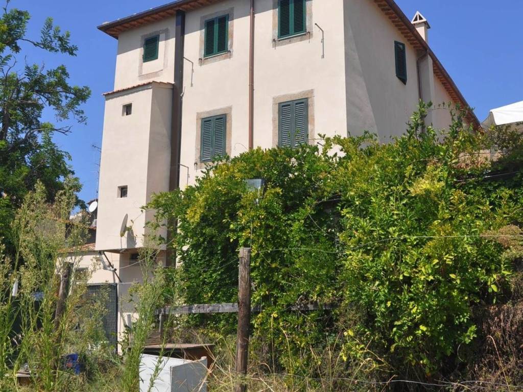 Appartamento a Castagneto carducci in Piazza Alberto, 3 - Foto 2