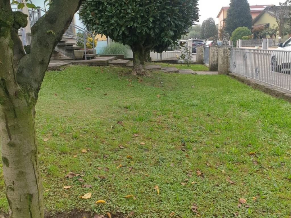 Villa a Novi di modena in VIA TIZIANO VECCHIO - Foto 4
