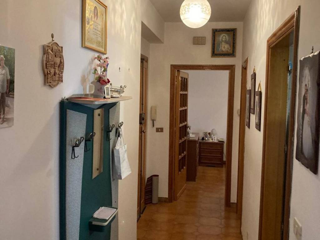 Appartamento a Ceglie messapica in VIA SACERDOTE GIOVANNI MASTRO - Foto 4