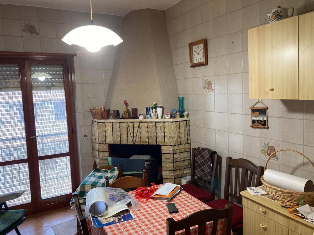 Appartamento a Ceglie messapica in VIA SACERDOTE GIOVANNI MASTRO - Foto 5