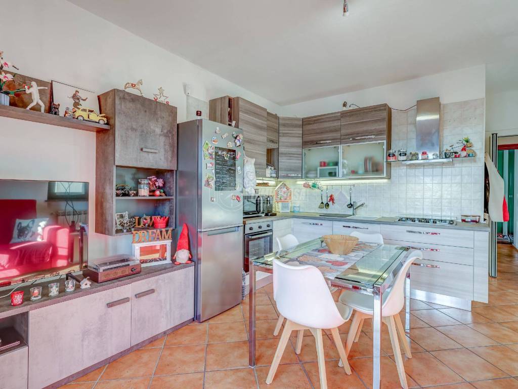 Appartamento a Cardano al campo in Via Vincenzo Bellini 25 - Foto 3