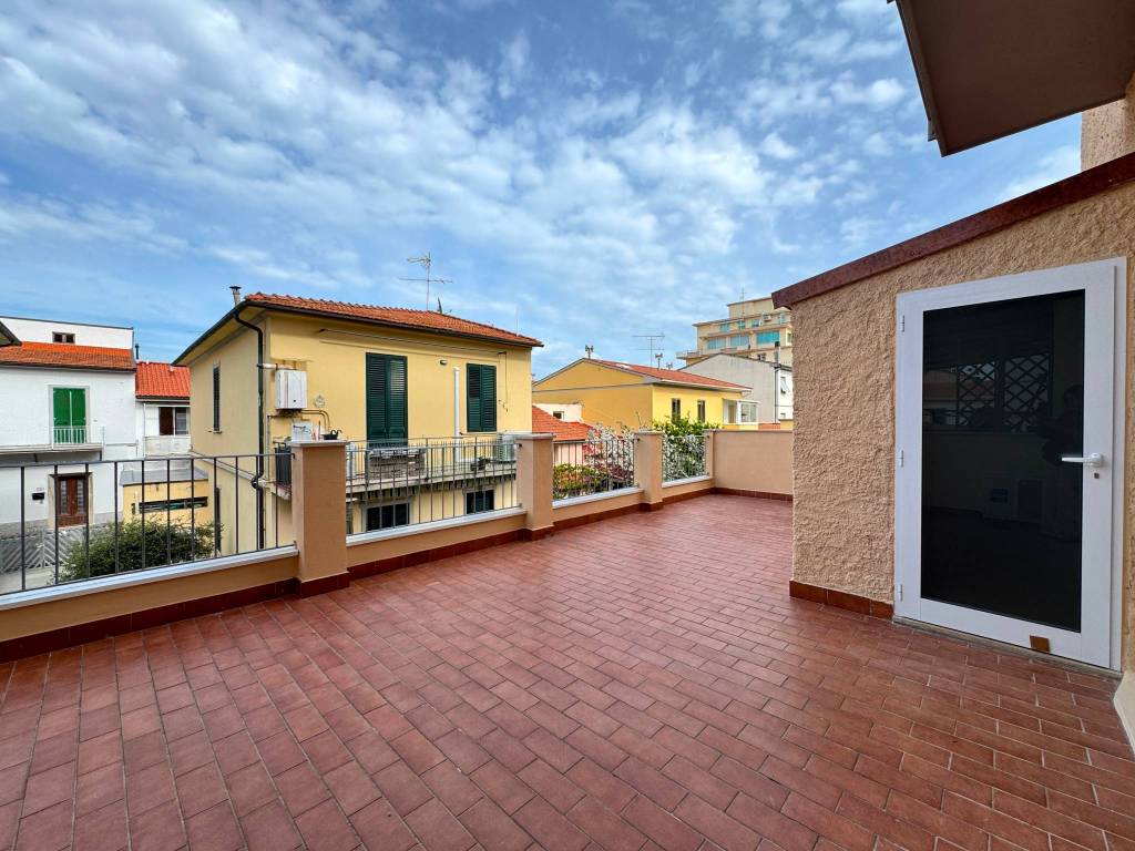 Appartamento a Rosignano marittimo in Piazza Monte alla Rena - Foto 2