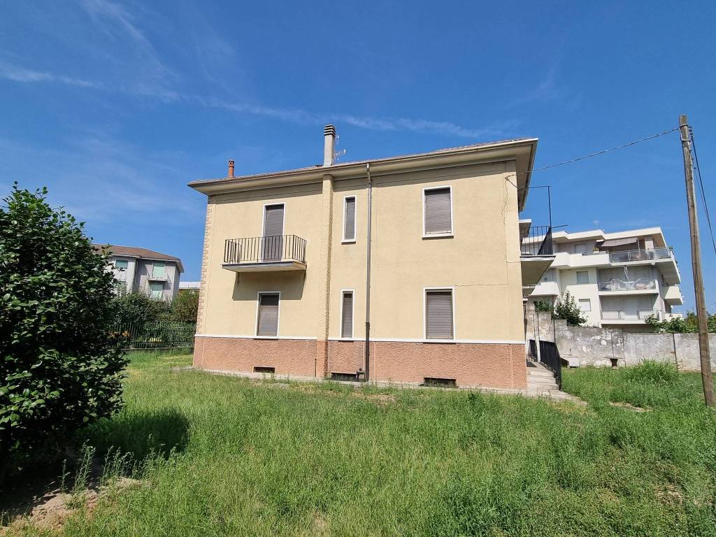 Villa a Novara in Strada Privata Ferrara e Monferrini, 11 - Foto 3