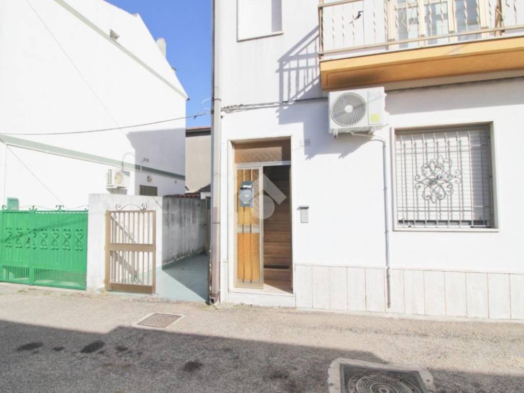 Casa indipendente a Campomarino in Via G. Di Vittorio, 18 - Foto 2