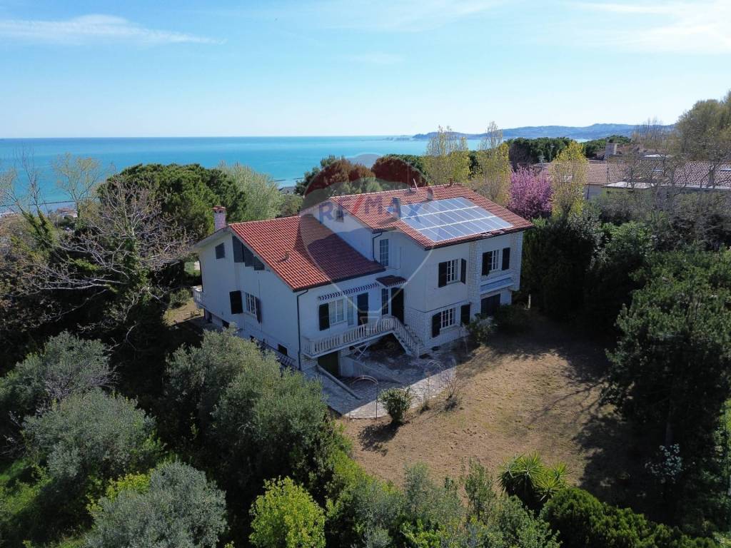 Villa a Falconara marittima in Via Piero Pergoli, 5 - Foto 2