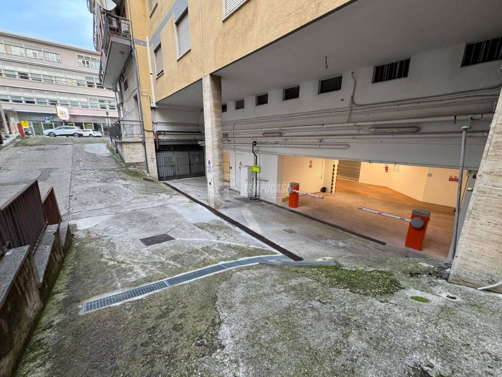 Box / garage a Ascoli piceno in Viale Indipendenza 21 - Foto 2