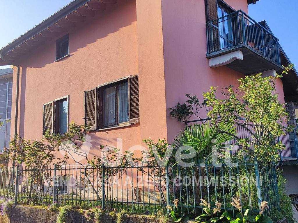 Villa a Luino in Via Cervinia - Foto 4