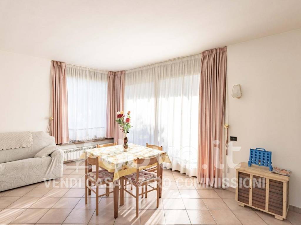 Villa a Castelveccana in Via G. Garibaldi - Foto 2