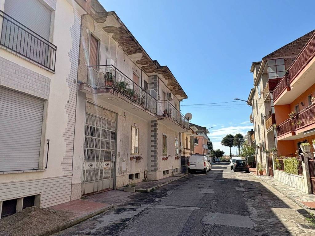 Palazzo / stabile a Maddaloni in Via Caudina - Foto 2